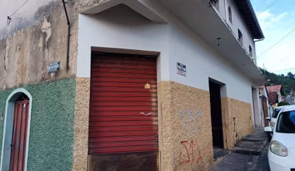 Loja comercial para locação no Centro de Esmeraldas-MG: 1 sala, 1 banheiro, 80m² de área. Garanta já o seu espaço!