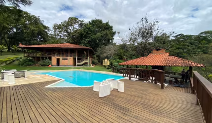 Lindo Sítio à Venda no Condomínio Vale do Ipê Amarelo em Esmeraldas - 10.800 m²
