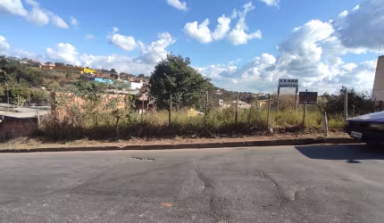 Terreno à venda em Esmeraldas-MG - Bairro Novo Retiro: 360m² de área!