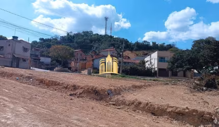 Terreno à venda no Centro de Esmeraldas-MG: 504,44 m² de área! Aproveite já essa oportunidade única!