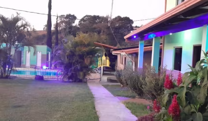 Casa à venda em São Joaquin de Bicas-MG: 9 quartos, 1 suíte, 4 salas, 9 banheiros, 2 vagas, 800m² de área no bairro São José.