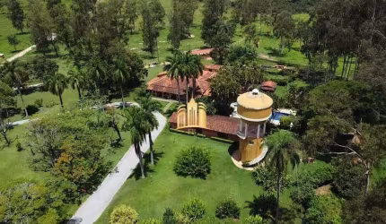 Fazenda de Luxo à Venda em Esmeraldas-MG: 9 Quartos, 3 Suítes, 6 Salas, Estrutura Completa para Criação de Gado. Oportunidade Única!