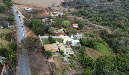Paraíso Rural à Venda em Esmeraldas-MG: Sítio de Luxo com 4 Quartos e 10 Vagas de Garagem no Novo Retiro!