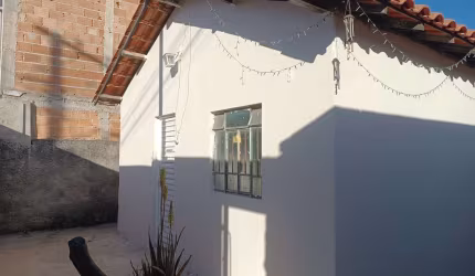 Imóvel de 3 quartos na Santa Quitéria, Esmeraldas-MG: casa à venda - 80m², 1 vaga de garagem.