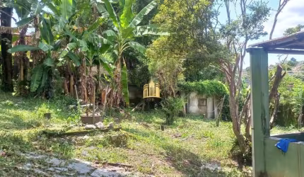 Casa à venda em Esmeraldas-MG, bairro Novo Retiro: 2 quartos, 1 sala, 1 banheiro, 2 vagas de garagem, 70m². Venha conferir!