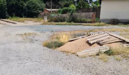 Casa à venda em Esmeraldas-MG, bairro Fernão Dias: 2 quartos, 1 sala, 1 banheiro, 20 vagas, 120m² de área!