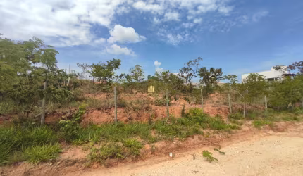 Terreno à venda em Esmeraldas-MG no bairro Fernão Dias com 450,00 m² de área. Aproveite já esta oportunidade!