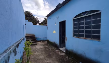 Imperdível! Casa à venda em Esmeraldas-MG, bairro Dumaville, 4 quartos, 1 sala, 1 banheiro, 2 vagas de garagem. Aproveite!