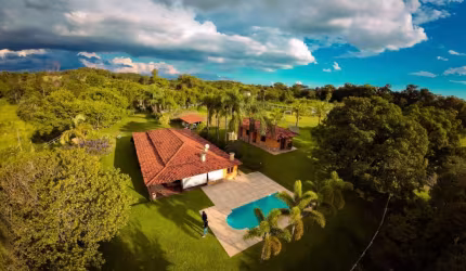 Refúgio no Paraíso à Venda em Esmeraldas, MG - Sítio de Luxo com Instalações para Cavalos, R$ 4.200.000