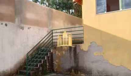 Imperdível casa à venda em Esmeraldas-MG, bairro Melo Viana. 3 quartos, 1 suíte, 1 sala, 2 banheiros, 2 vagas, 80m².