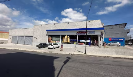 Loja Comercial para Locação no Centro de Esmeraldas-MG: 2 Salas, 1 Banheiro, 2 Vagas de Garagem - 118,08 m² de Área