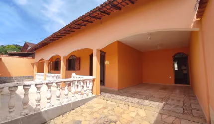 Casa à venda em Esmeraldas-MG, Santa Quitéria: 3 quartos, 1 suíte, 2 salas, 3 banheiros, 2 vagas, 200m². Imperdível!