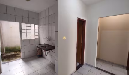 Casa à venda em Esmeraldas-MG, Santa Cecília: 2 quartos, 1 banheiro, 1 vaga de garagem. Confira!