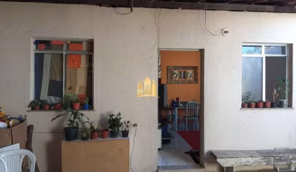 Imperdível oportunidade: Casa à venda em Esmeraldas-MG, Dumaville, 2 quartos, 1 sala, 1 banheiro e 2 vagas de garagem!