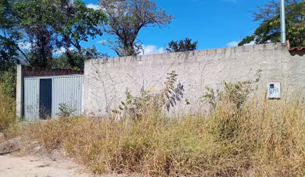 Casa Inacabada à Venda em Esmeraldas - 360m² - R$150.000