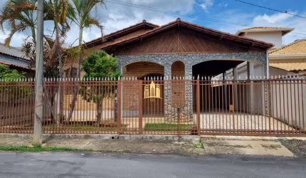 Casa à Venda em Esmeraldas ? 4 Quartos, Espaço Gourmet e Conforto Completo