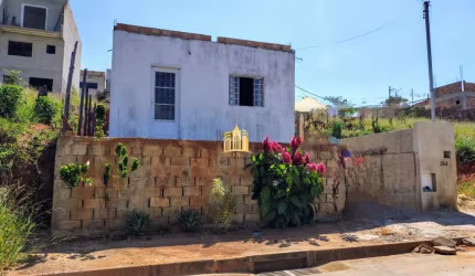 Casa à Venda Recanto do Passaredo: 2 Quartos, 200m², Varanda e Garagem!