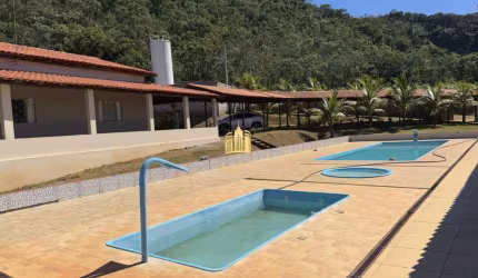 Sítio à Venda: 7.500m², Área de Lazer Completa, Casa de Hóspedes e Segurança!