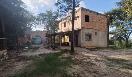 Casa em Construção à Venda: 4 Quartos, Pomar, Vista Maravilhosa por R$250 Mil!