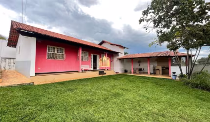 Casa à Venda no Fernão Dias: 3 Quartos, Área Gourmet e Piscina com Hidro!