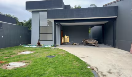 Casa 3 Quartos com Suíte - 180m² - Sala com Pé Direito Duplo - 5 Vagas - Acabamento Premium