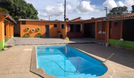 Sítio de luxo à venda em Esmeraldas-MG, bairro Tropeiros, 5 quartos, 6 banheiros, 2 vagas de garagem, 2.000m² de área.