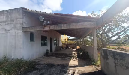 Casa com 2 Suítes e 3.500m², Excelente Localização