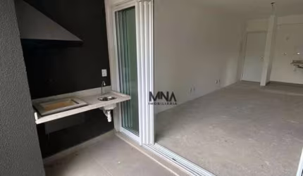 Apartamento com três quartos, sendo uma suíte