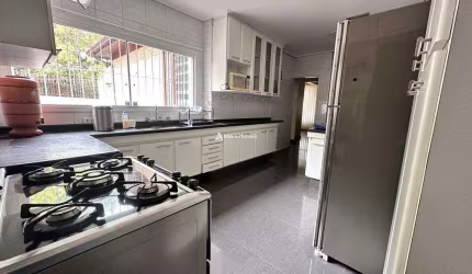 Casa c/ 3 quartos, 3 vagas, 158m², à venda no bairro Vila Libanesa, por 1.200.000,00
