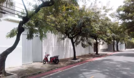 VENDO EXCELENTE MANSÃO AREA NOBRE CASA AMARELA