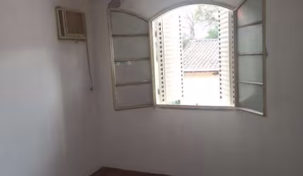 VENDO CASA + PONTO COMERCIAL JARDIM UIRA BOA LOCALIZAÇÃO, PROXIMO DO AEROPORTO.