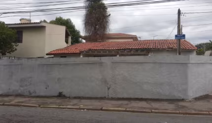 Vende-se casa construção antiga