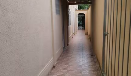 VENDE-SE EXCELENTE CASA COM PONTO COMERCIAL NO BAIRRO PALMEIRAS DE SÃO JOSÉ