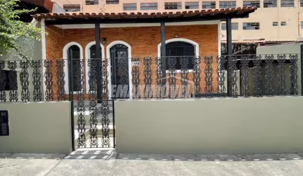 Casa com 3 Quartos sendo 1 suíte e 5 vagas - Jd. Maria Antônia
