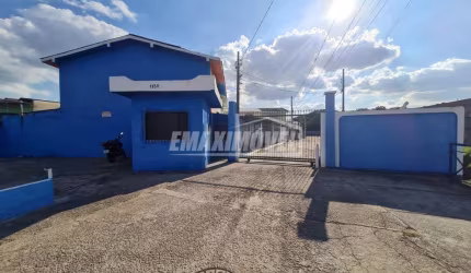 Casa com 2 Quartos, 1 vaga e quintal - Vila Assis