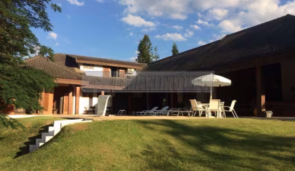 Casa com 4 suítes no Condomínio Lago Azul - Araçoiaba da Serra