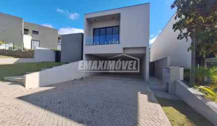 Casa com 3 suítes, 2 Vagas e piscina no Campolim