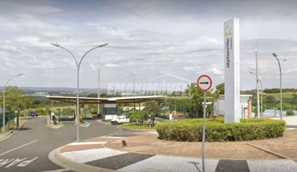 Casa com 3 suítes, 2 Vagas e Piscina - Alphaville Itu