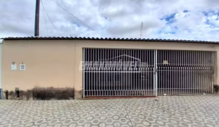 Casa com 2 Quartos e Edícula para locação no Jardim dos Estados