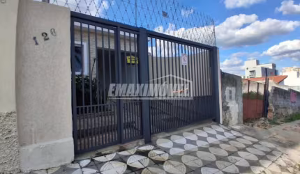 Casa com 4 salas e 2 vagas - Vila Leão