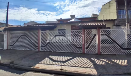 Casa com 3 Quartos sendo 1 suíte e 3 vagas - Jd. São Guilherme
