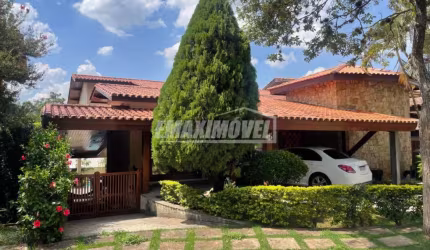 Casa com 3 Quartos sendo 2 suítes, 4 vagas, espaço gourmet e piscina - Além Ponte