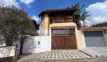 Casa Comercial com 160 m² na travessa da Washington Luiz