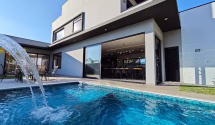 Espetacular casa em condomínio à venda em Vinhedo-SP, bairro Caixa D´água, com 272,00 m² de área!