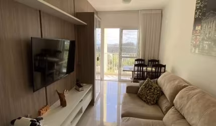 Apartamento à venda em Vinhedo-SP, Condomínio Vienna II: 2 quartos, 2 salas, 1 banheiro, 1 vaga, 52m² de área. Confira já!