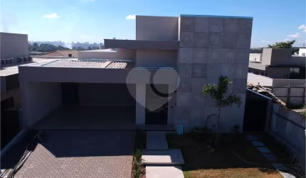 Casa com 3 quartos à venda em Residencial Tamboré - SP
