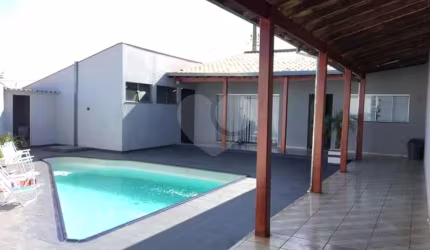 Casa com 3 quartos à venda em Conjunto Habitacional Isaura Pitta Garms - SP