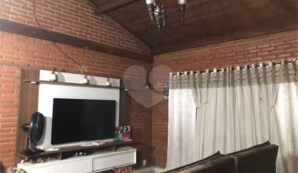 Casa com 2 quartos à venda em Vila Camargo - SP