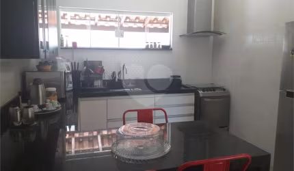 Casa térrea com 3 quartos à venda em Jardim Terra Branca - SP