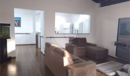 Casa com 3 quartos à venda em Jardim Ferraz - SP